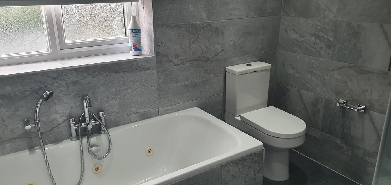 bathroom cleaned by Bright Star Cleaning and Maintenance Services